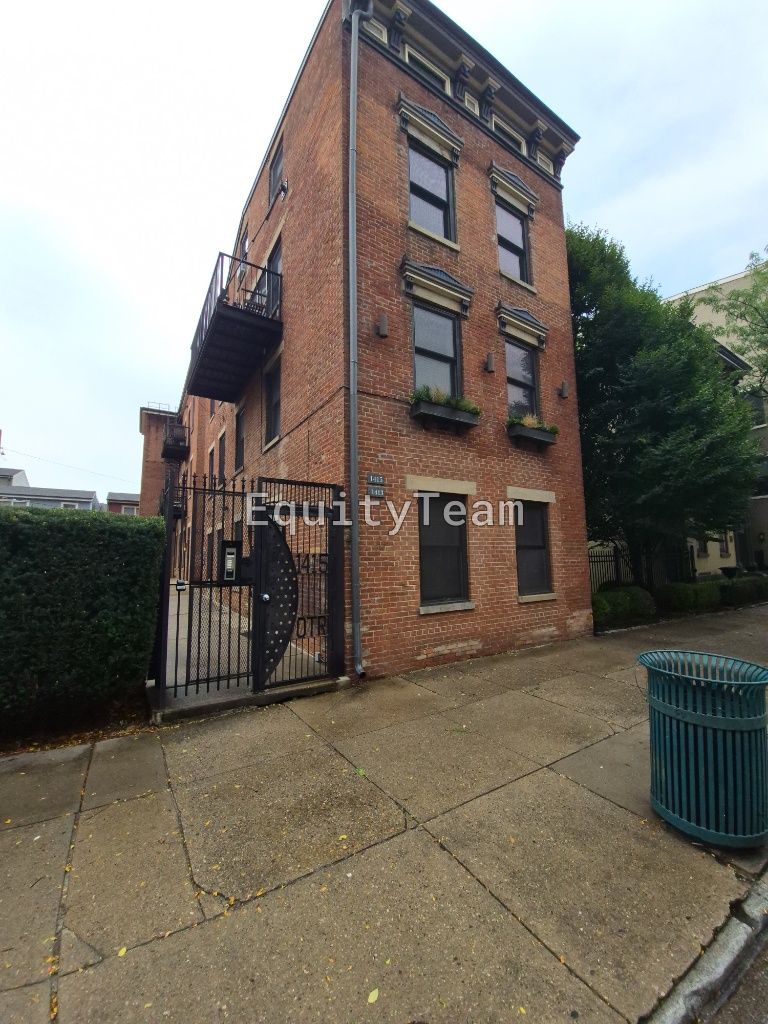 1413 Race St Apt 1, photo 1 of 16