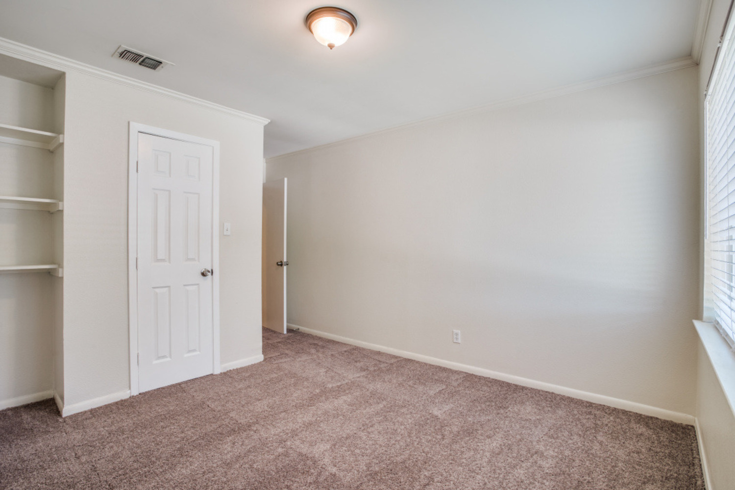 A property photo of 604 Young Boulevard  DeSoto TX 75115