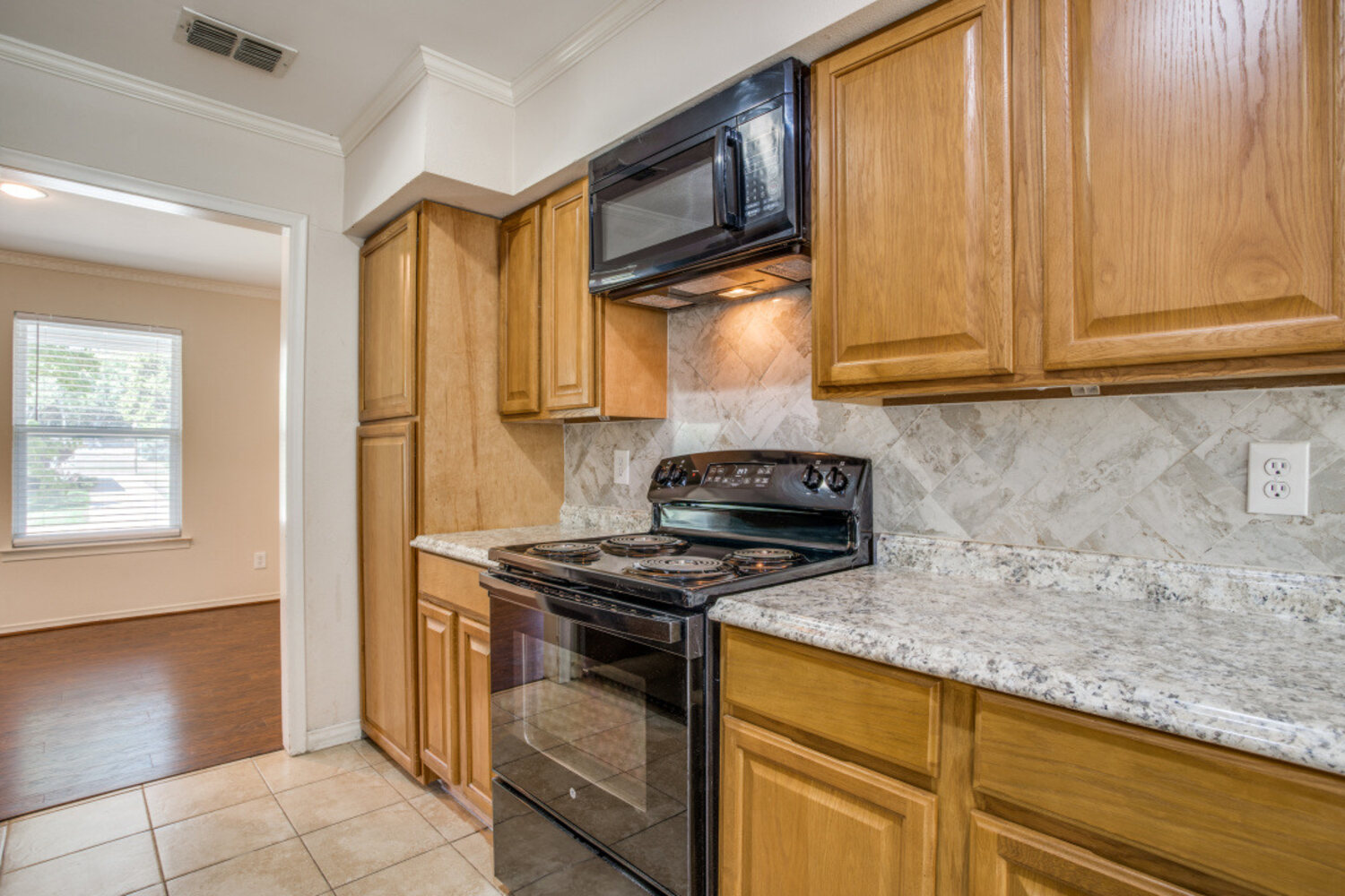 A property photo of 604 Young Boulevard  DeSoto TX 75115
