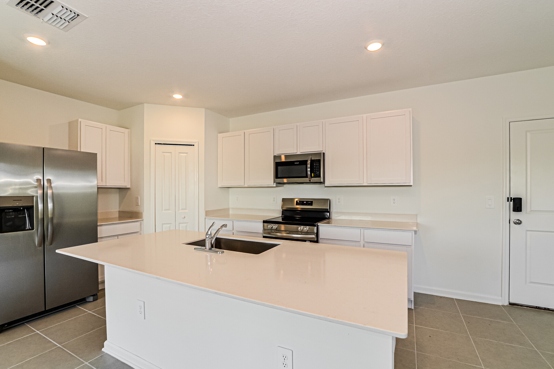 A property photo of 2207 Chris Drive  Winter Haven FL 33884