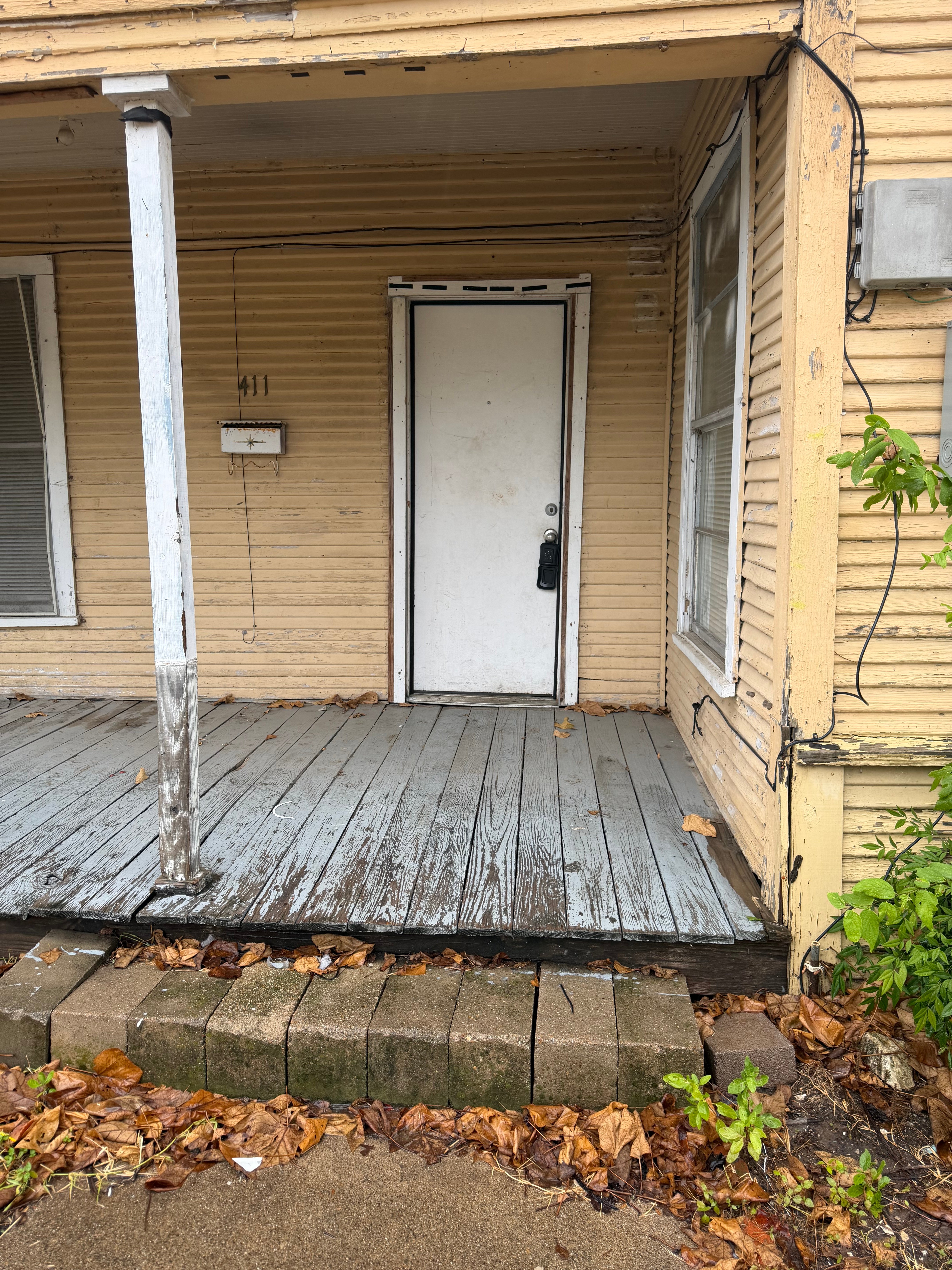 411 N Waco St, Groesbeck, TX 76642, USA rental property photo 1