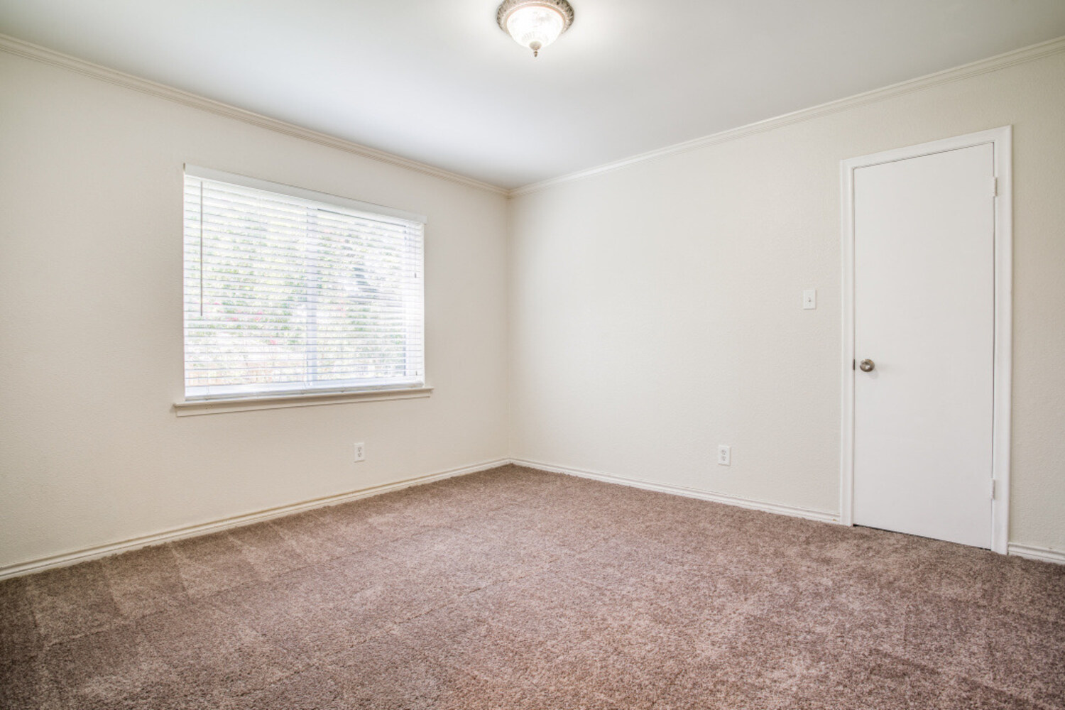 A property photo of 604 Young Boulevard  DeSoto TX 75115