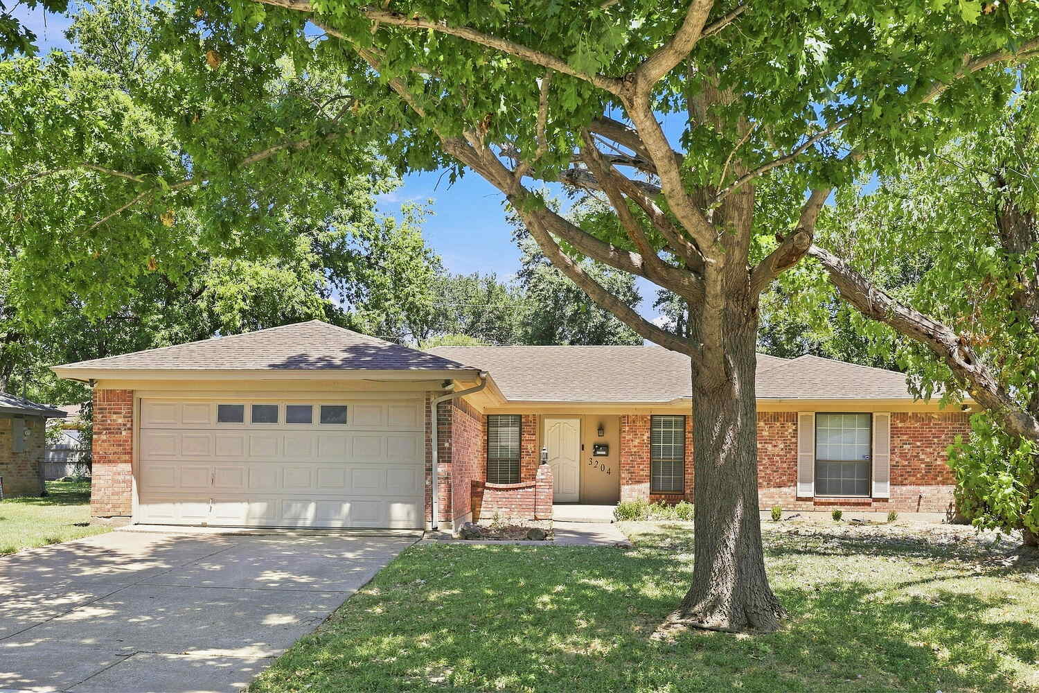 Rental Listing Image - 3204 Denbury Drive