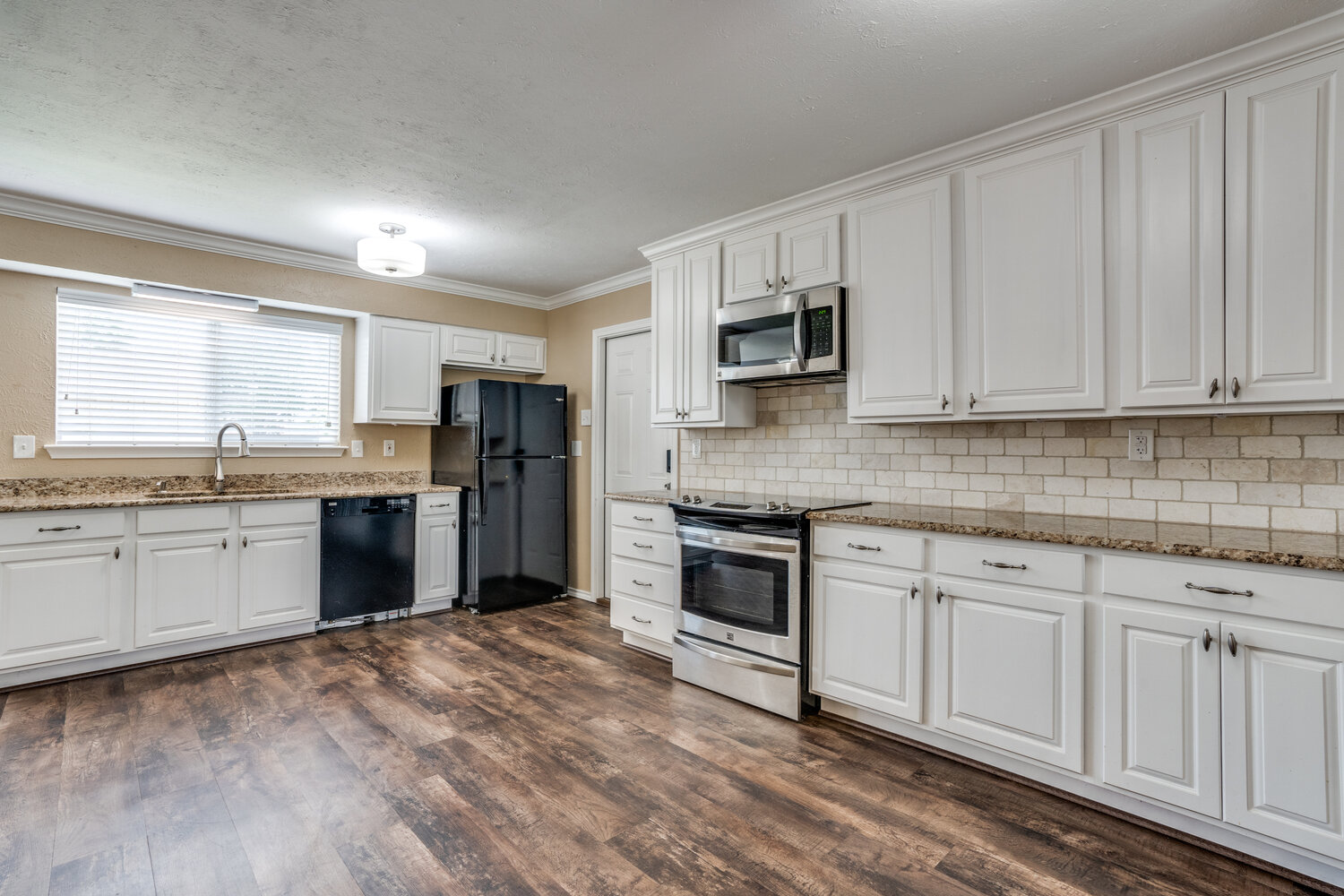 A property photo of 1410 Thackery Drive  Arlington TX 76018