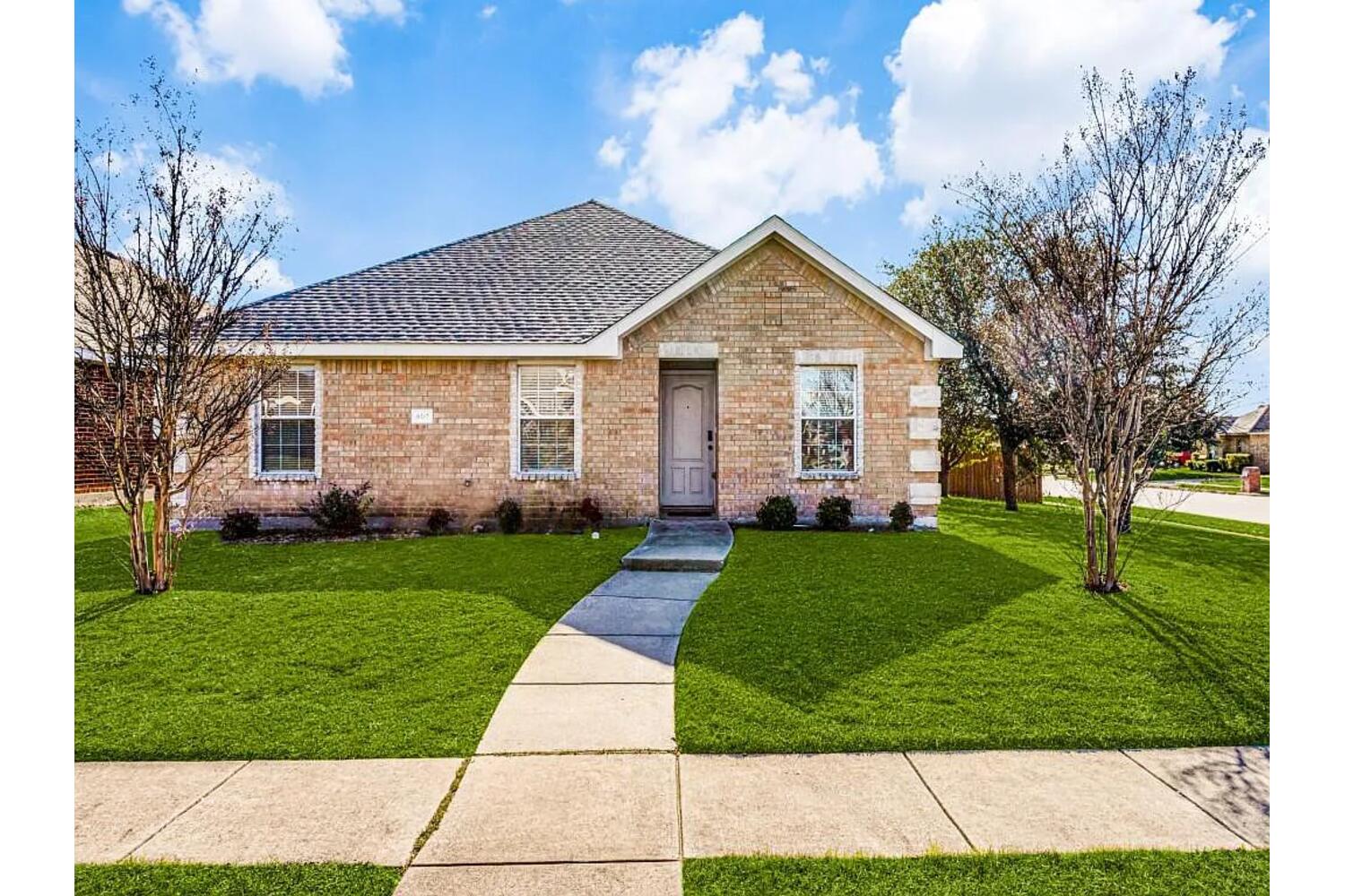 Rental Listing Image - 301 Honeysuckle Court