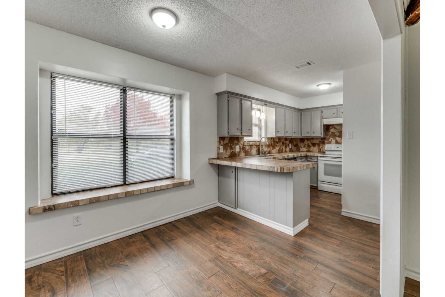 A property photo of 6900 Wicks Trail  Fort Worth TX 76133