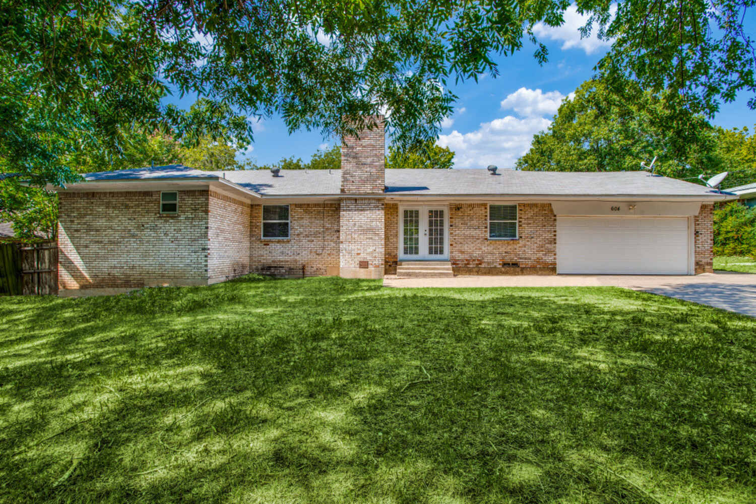 Rental Listing Image - 604 Young Boulevard