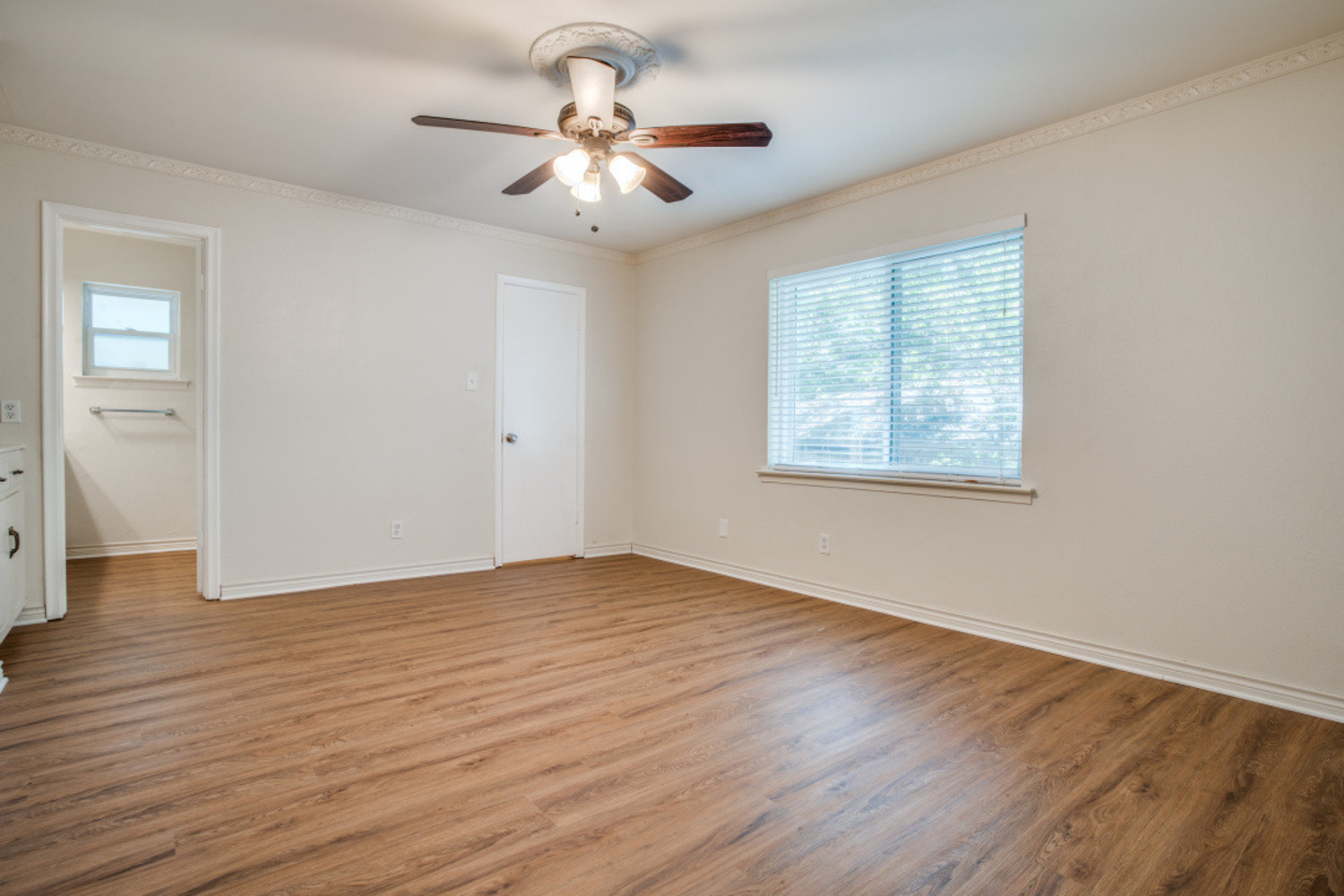 A property photo of 604 Young Boulevard  DeSoto TX 75115
